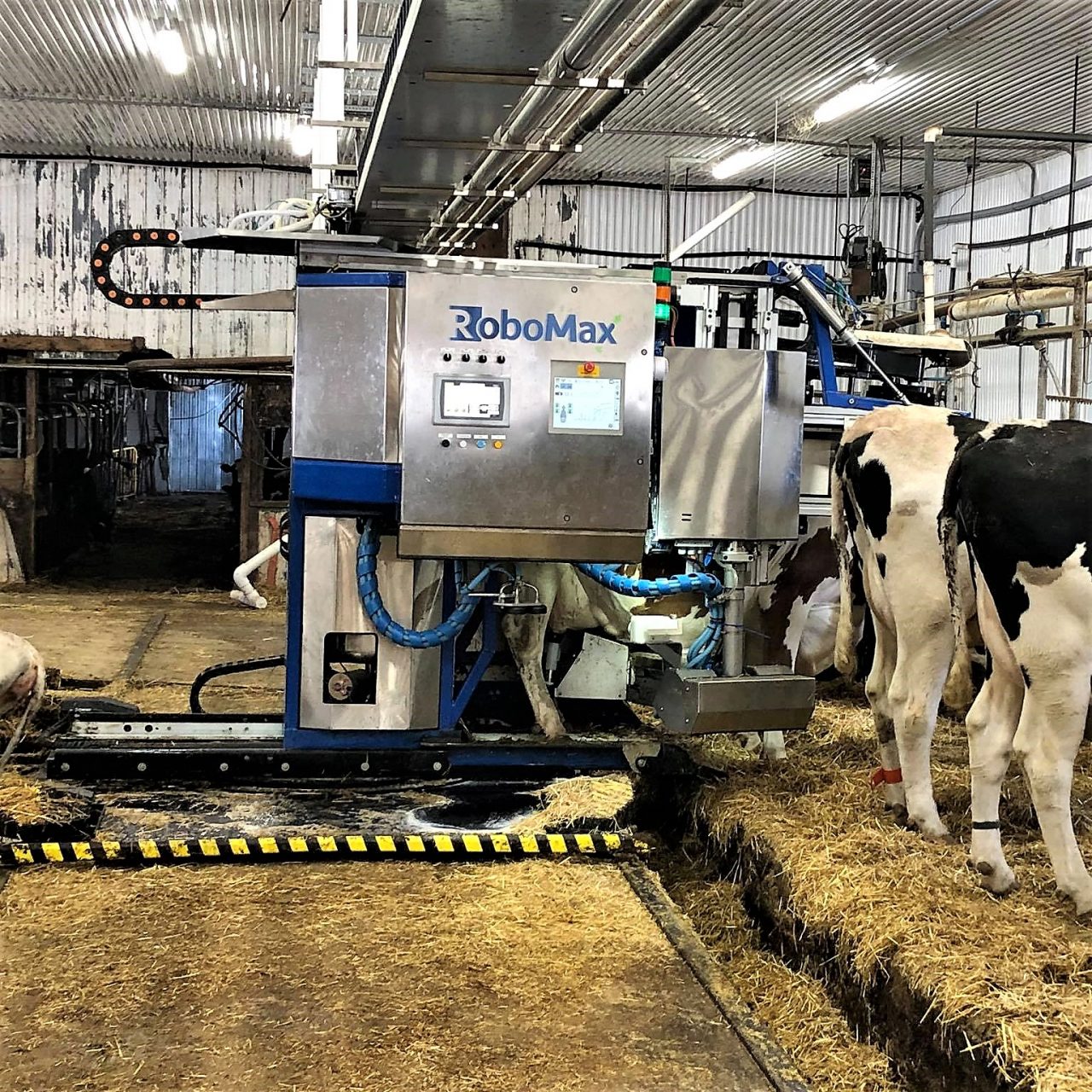 Démarrage du Robomax de la ferme Duguay par Service Agri-Robot ...