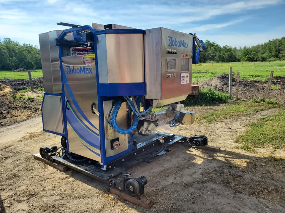 Robomax being installed in Manitoba – Milkomax Solutions laitières
